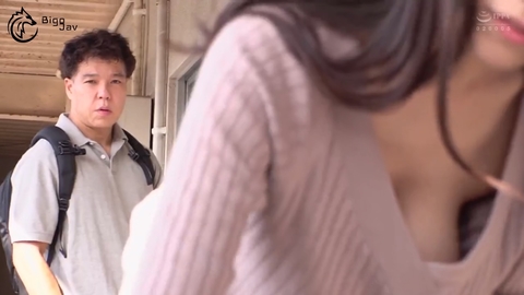 DOCP-259 My Neighbor Buddy Got Quarreled With His Girlfriend So He Locked His Girlfriend Outside. At That Time, She Was Wearing Such A Sexy And Erotic